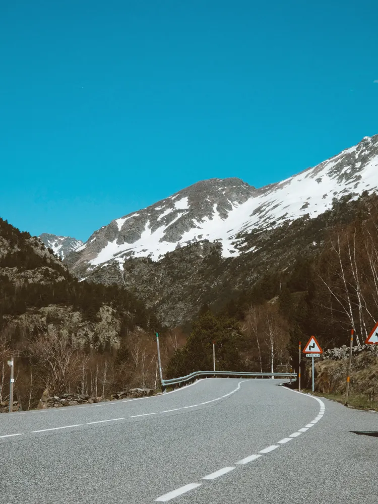 Paisaje de montaña y naturaleza