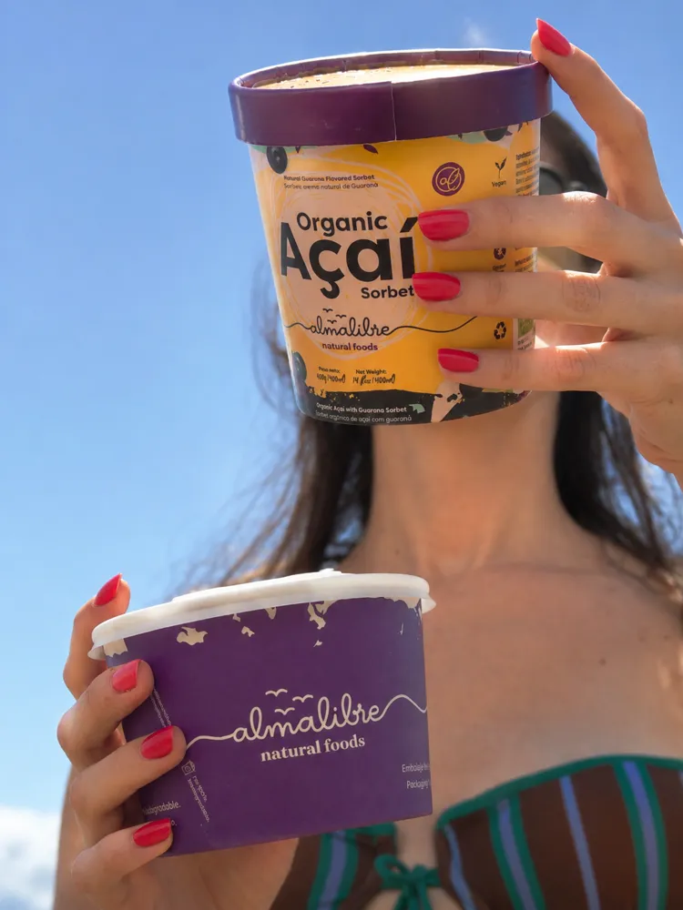 Fotografía de producto de açaí en contexto