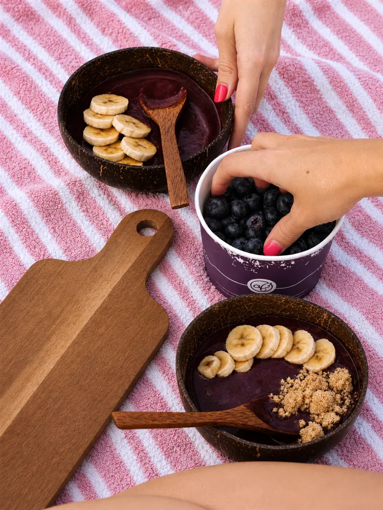 Fotografía de producto de açaí en contexto