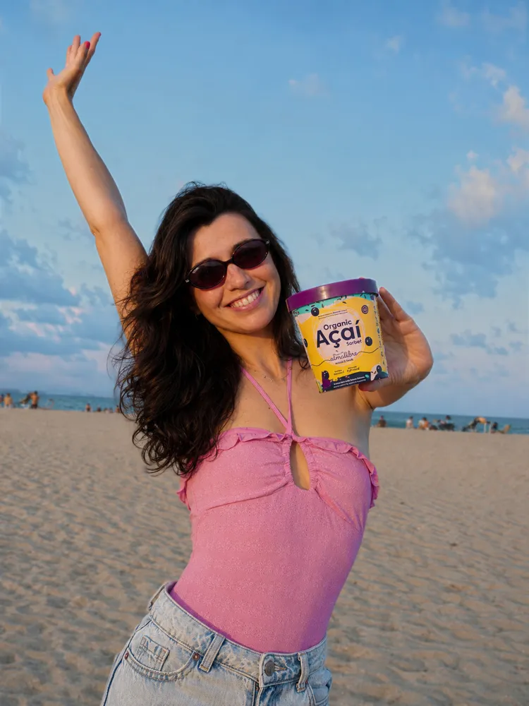 Fotografía de producto de açaí en contexto